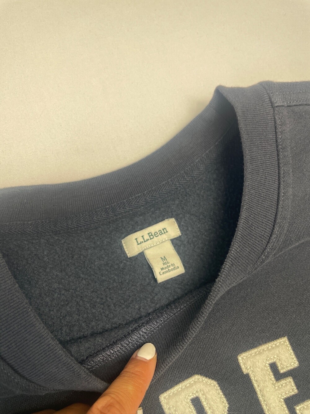 L.L.Bean Women’s Navy Blue Arch Logo Fleece Crewneck Sweatshirt Medium - Picture 4 of 6